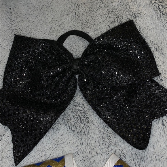 Bows! - Picture 3 of 4